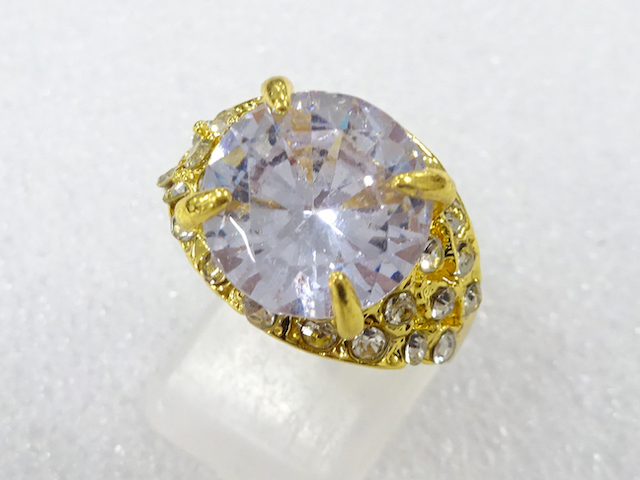 Crystal ring (size 17)